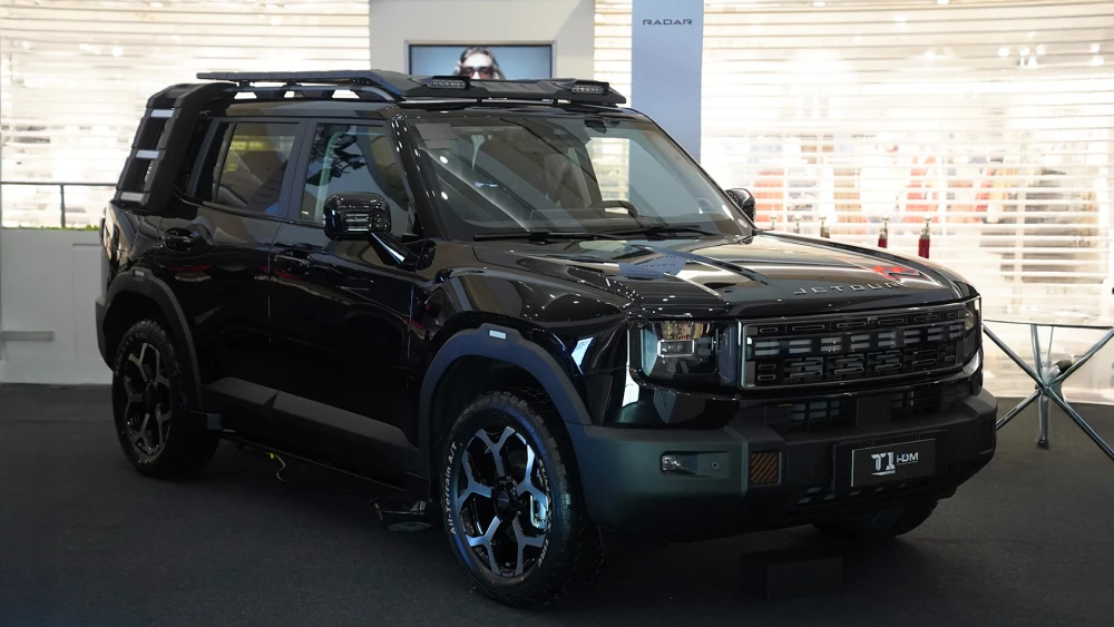 The JETOUR T1 Lightning i-DM Panther Edition premium electrified vehicle on display at UAAGI On the Move 2026.